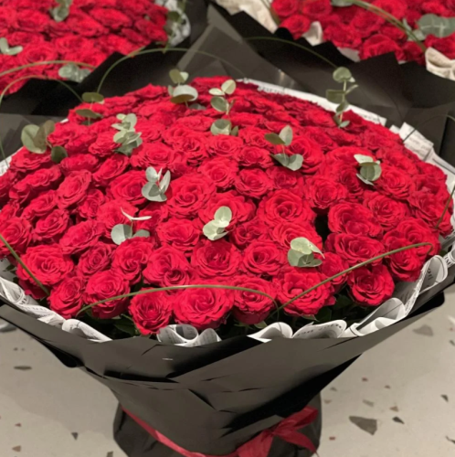 باقة ورد جوري احمر كبيره