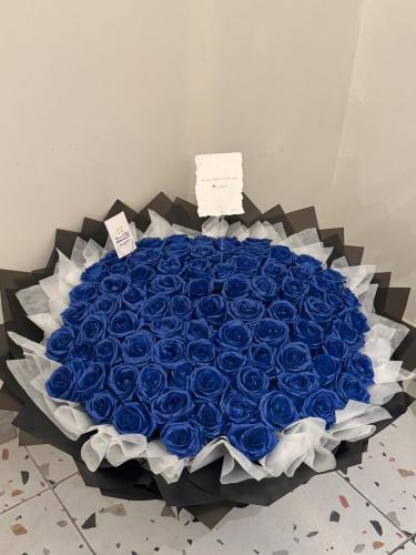 باقة ورد جوري ازرق كبيره