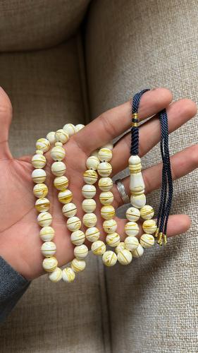 مسباح مستكه دائري شبيه الكهرمان