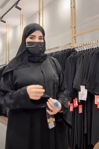 عباية خليجية تطريز ورود 2