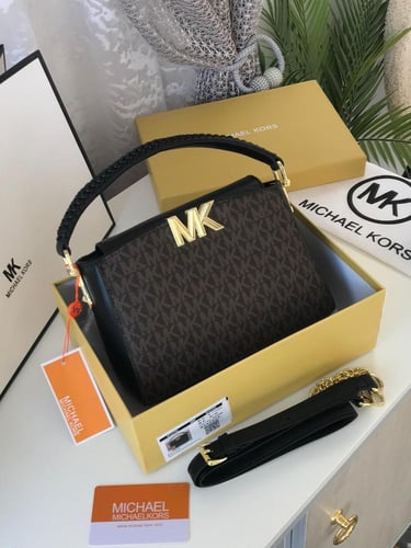 شنطة مايكل كورس مع كافة الملحقات