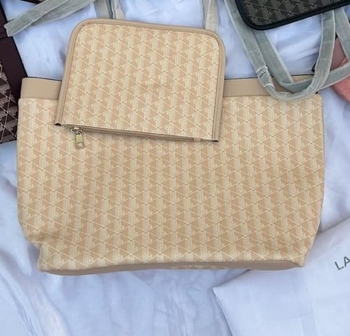 شنطة لاكوست