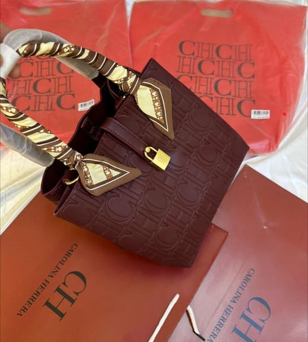 شنطة كارولينا هيريرا ch