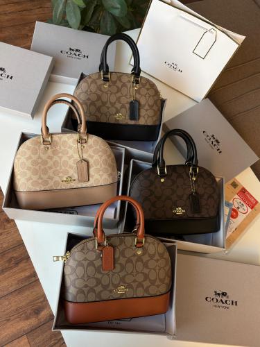 شنطة كوتش هرم مع كرز