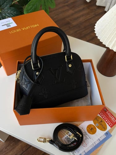 شنطة لويس فيتون هرم سوبر حجم وسط