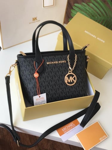 شنطة مايكل كورس