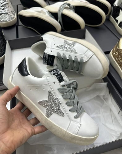 شوز جولدن جوس