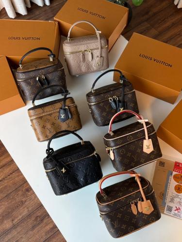 شنطة لويس فيتون مكياج