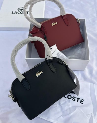 شنطة لاكوست