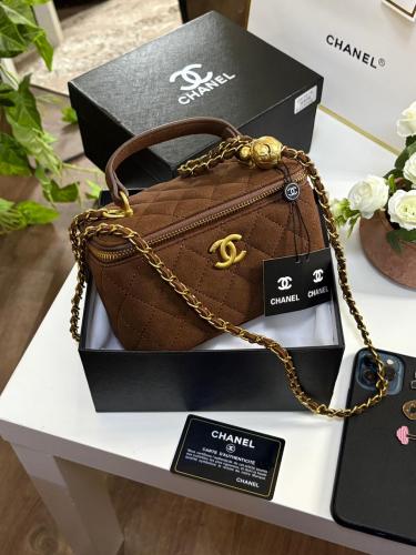 Chanel size 18 cm