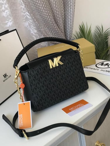 شنطة مايكل كورس مع كافة الملحقات