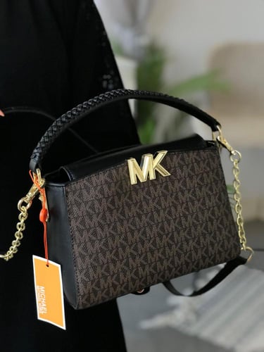 شنطة مايكل كورس مع كافة الملحقات