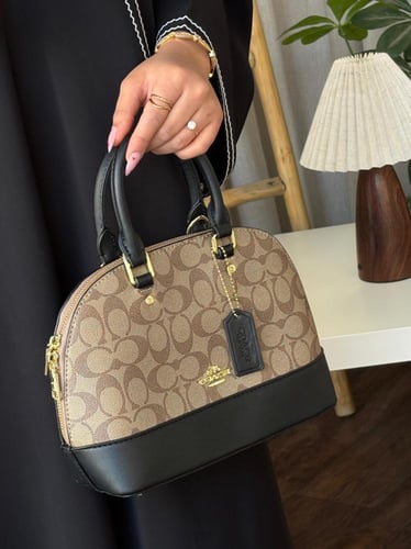 شنطة كوتش هرم مع كرز