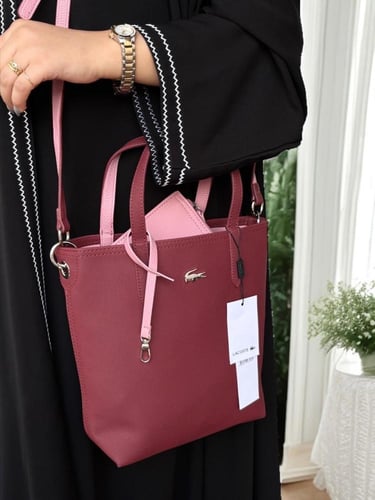 شنطة لاكوست