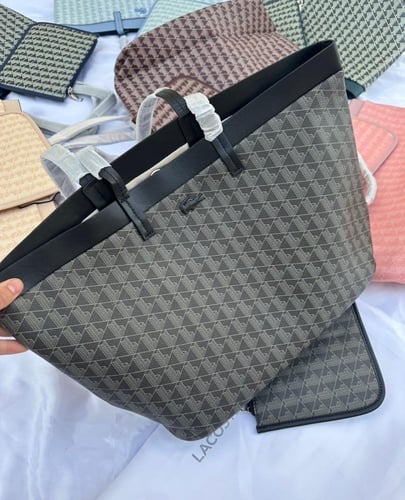 شنطة لاكوست