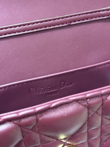 شنطة ديور عنابي