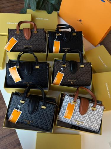 شنطة مايكل كورس