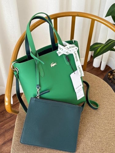 شنطة لاكوست