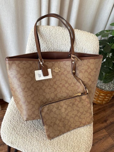 شنطة كوتش دبل فيس