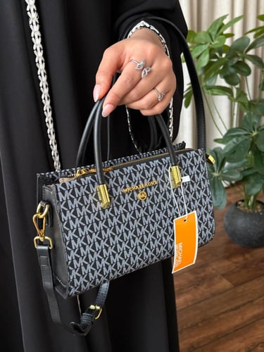 شنطة مايكل كورس