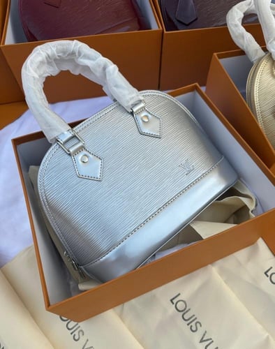 شنطة لويس فيتون