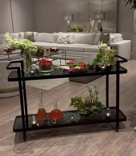 عربة تقديم لون اسود