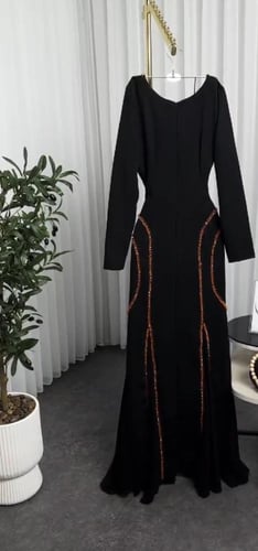 فستان اسود طويل
