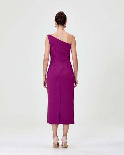 فستان بكتف واحد