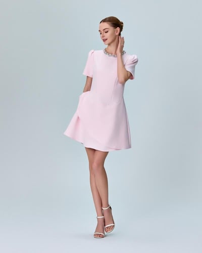 فستان قصير بقصة على الخصر