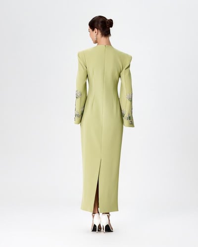 فستان أخضر بتطريز مميز