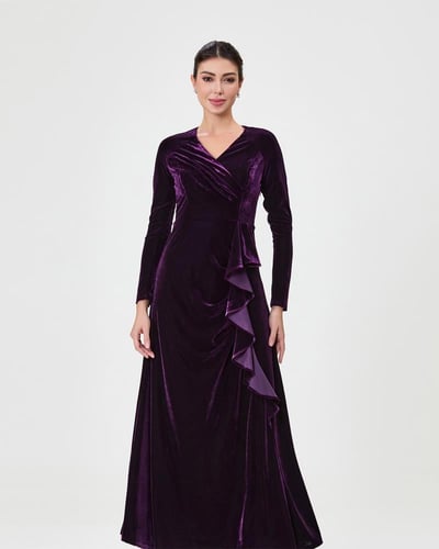 فستان بأكمام طويلة