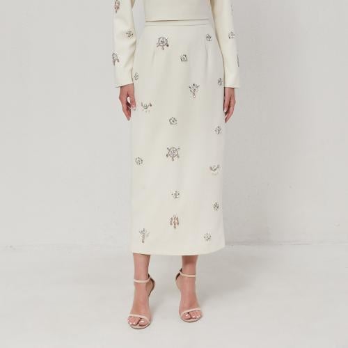 تنورة مميزة بكريستال