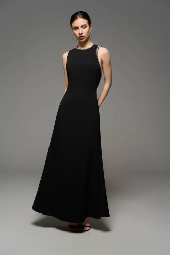 فستان بقصة مميزة