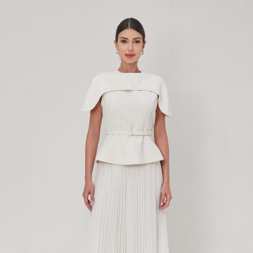 بلوزة أنيقة بحزام