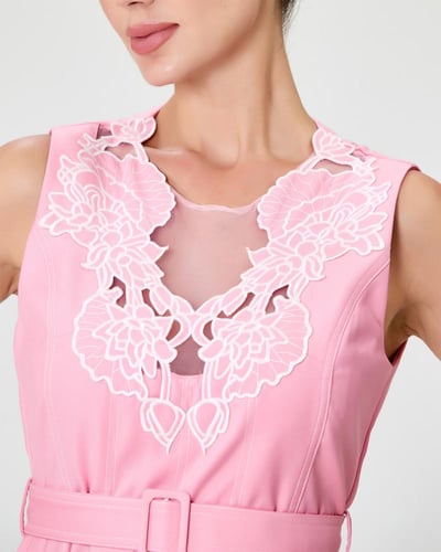 فستان وردي قصير