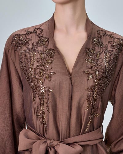 فستان بحزام على الخصر