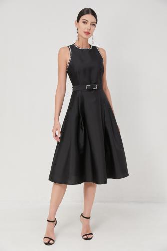 فستان اسود بحزام