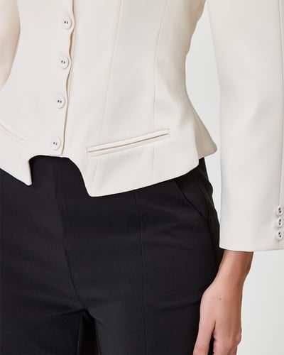 بلوزة فريدة بأكمام