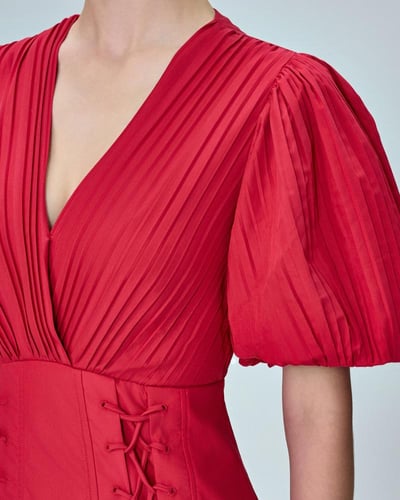 فستان بربطات على الخصر