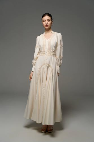 فستان مميز بأكمام طويلة