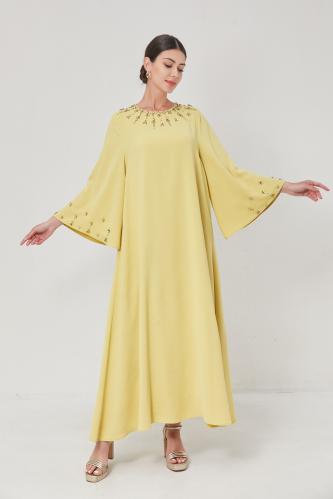 قفطان بكريستالات ذهبية