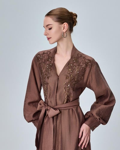 فستان بحزام على الخصر