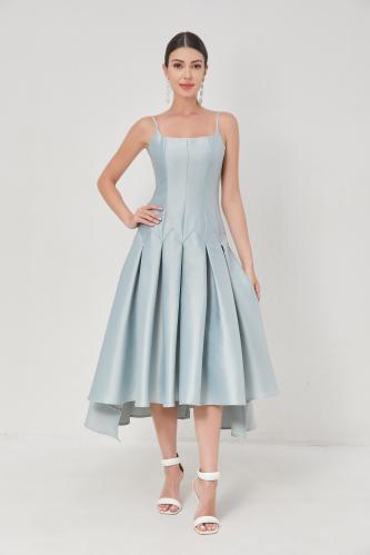 فستان أنيق بكسرات