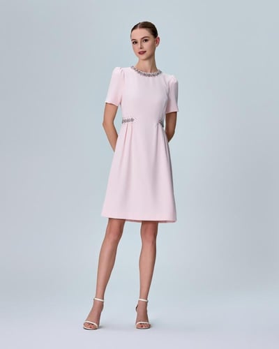 فستان وردي أنيق