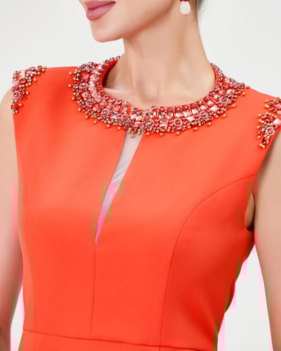 فستان برتقالي مزين بالكريستال