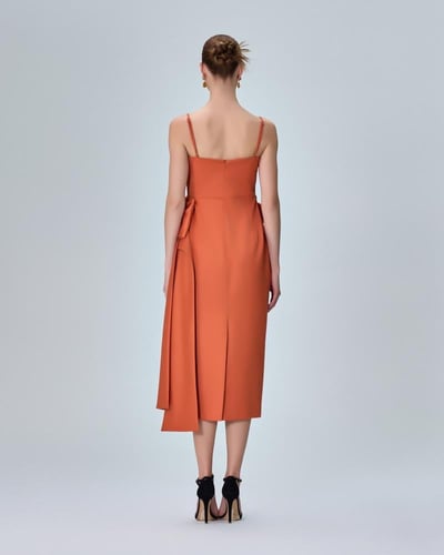 فستان بقصة على الخصر