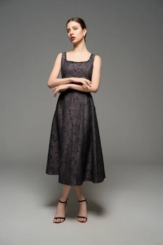 فستان بطبعة زهور