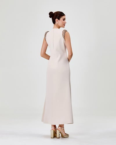 فستان بيج مزين على الأكتاف