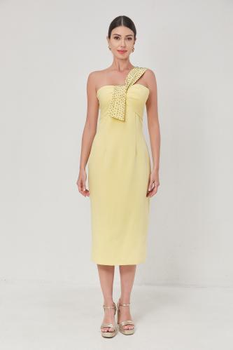 فستان بكتف مميز