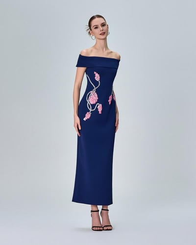 فستان بزخارف فريدة